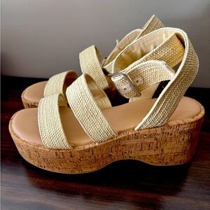 Forever 21 beige flatform sandals. US size 8.
